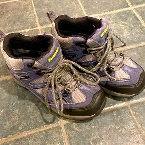 Like new! Northside Snohomish JR. unisex hiking boots, size 4!